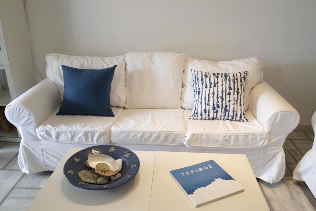 Beachfront 2Br Apartment - Free Parking Livadi  Exterior foto